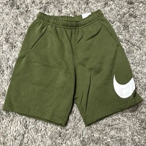 Men’s green Nike jogger shorts